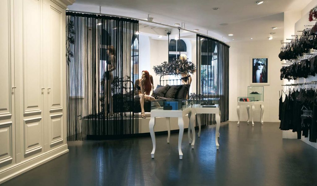 413-intro_retail-lighting-design-contemporary-chandelier-top-lighting-brands-brandvanegmond-1