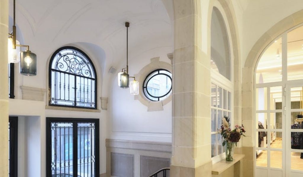 418-intro_retail-lighting-design-contemporary-chandelier-top-lighting-brands-brandvanegmond