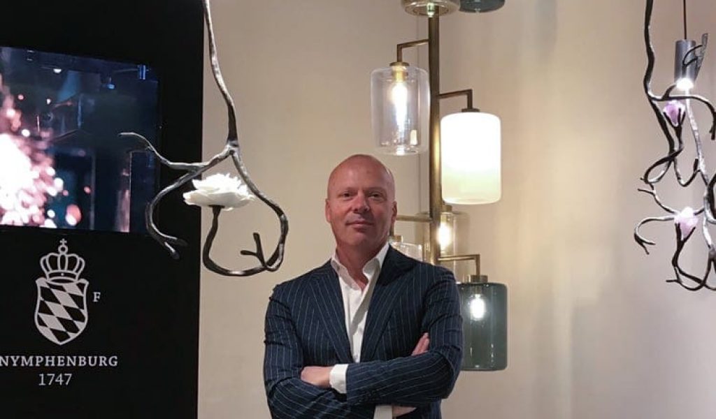 608-intro_bespoke-lighting-design-light-objects-porzellan-nymphenburg-rose-brandvanegmond