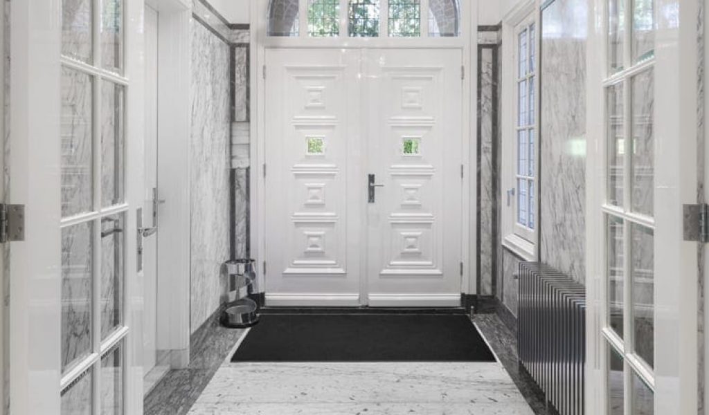 private-residence-love-you-love-you-not-modern-chandelier-entrance-front